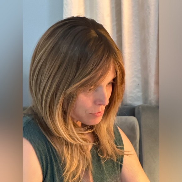 Unknown Amazon Wig Soft Layered Synthetic Fibers with Trimmed Bangs - Picture 15 of 15